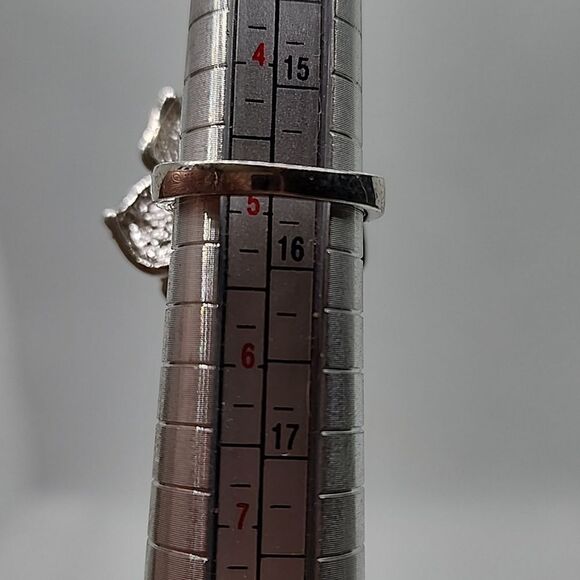 Vera & Co Brass Silver Tone & Clear Cubic Zirconia Flower Ring (5) - Picture 8 of 8